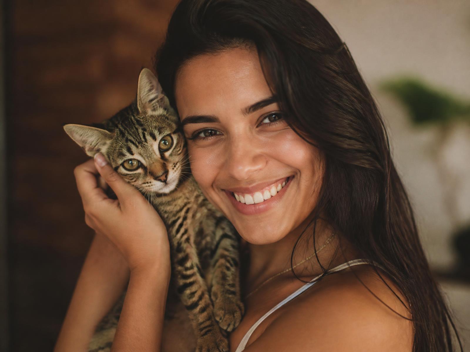 Família feliz com seu pet
